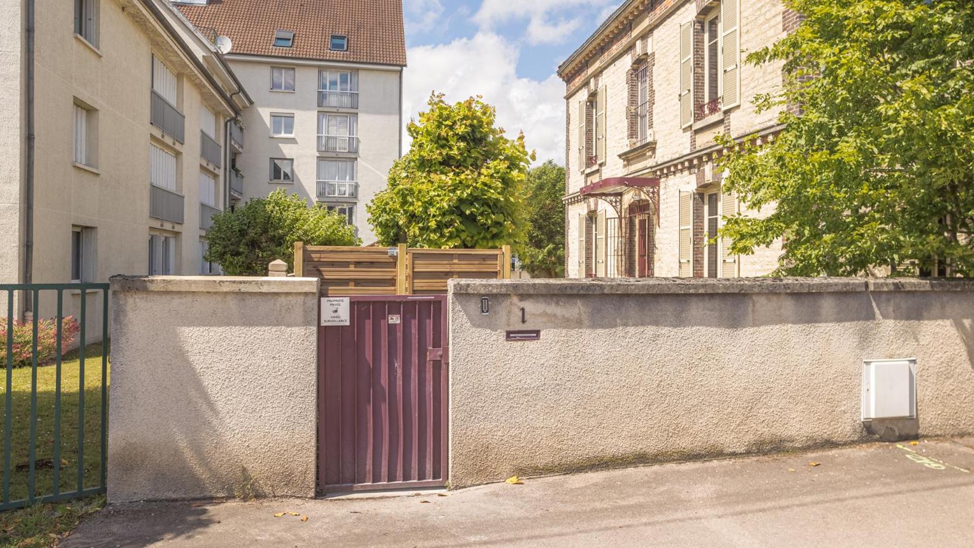 Bonappart 2 - Charme Napoleonien & Confort Troyes Bagian luar foto