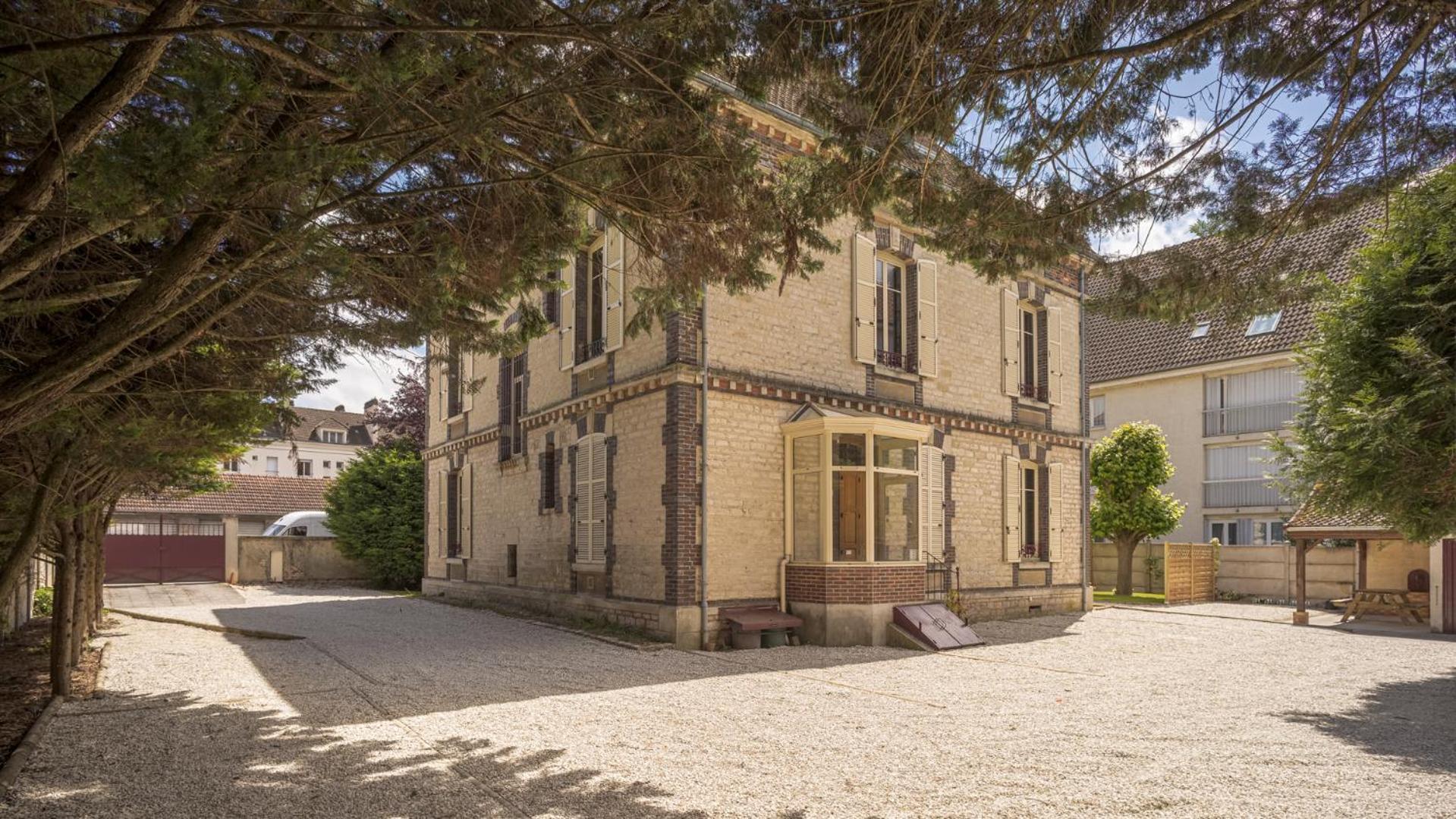 Bonappart 2 - Charme Napoleonien & Confort Troyes Bagian luar foto