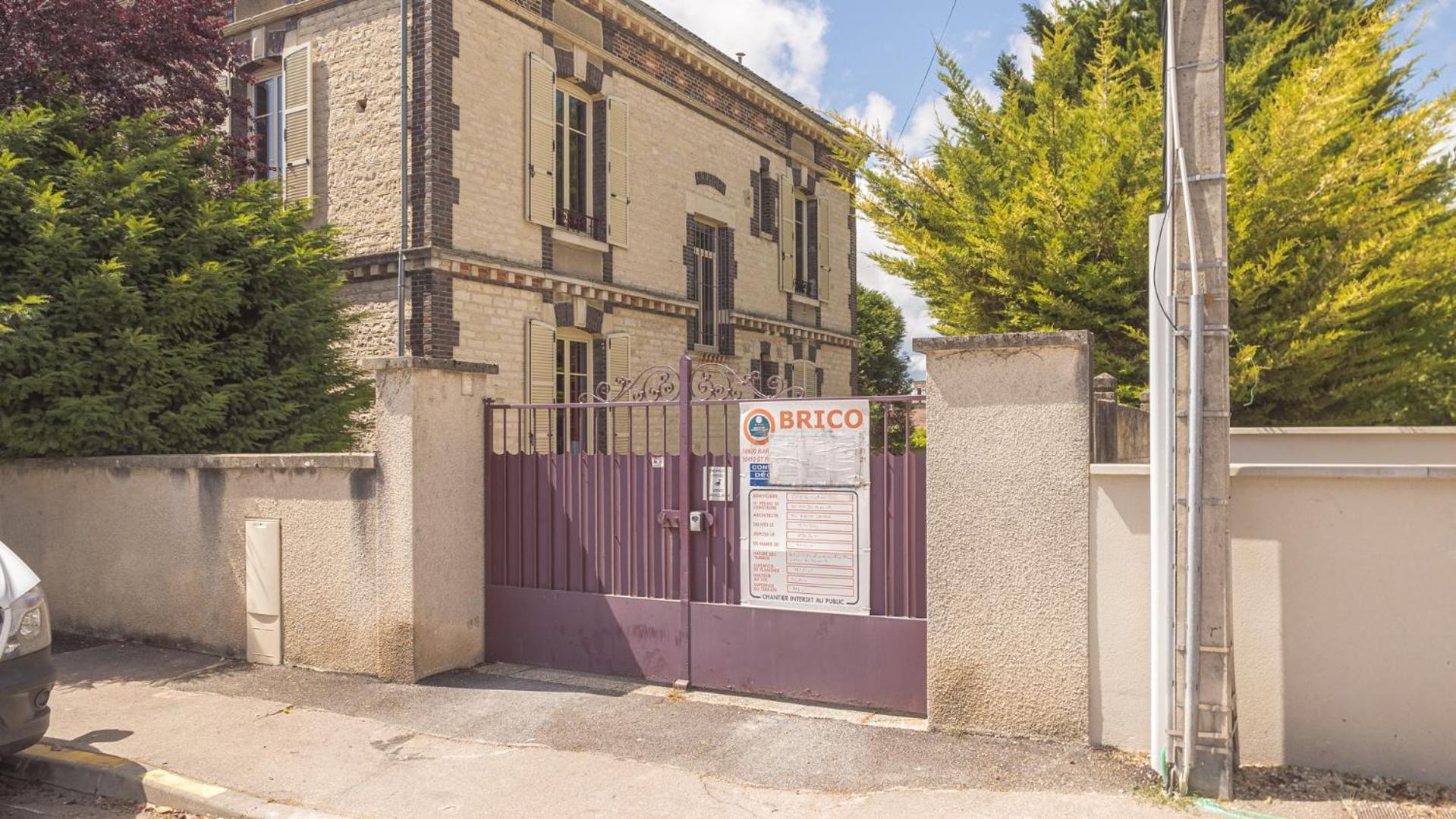 Bonappart 2 - Charme Napoleonien & Confort Troyes Bagian luar foto